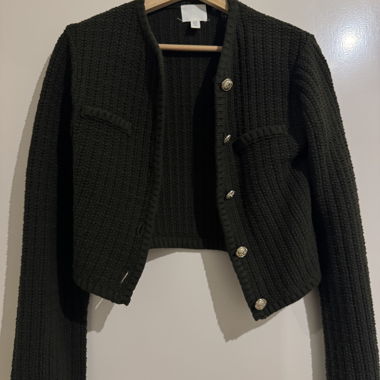 Cardigan verde con bottoni