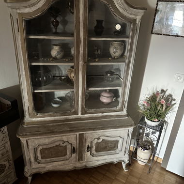 Shabby-Chic Display Cabinet