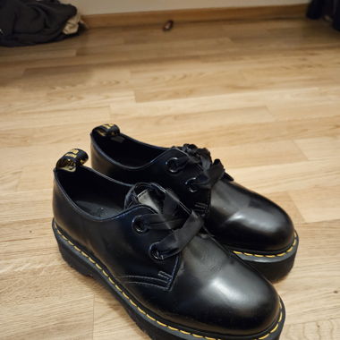 Derbie, Dr. Martens