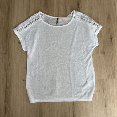 Haut à épaules en dentelle blanc
