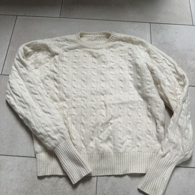 Brandy Melville pullover 