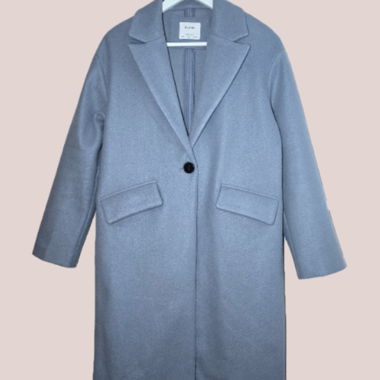 Blauer Bershka Mantel mit Knopfverschluss