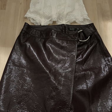 Minigonna Bershka Burgundy con effetto a portafoglio