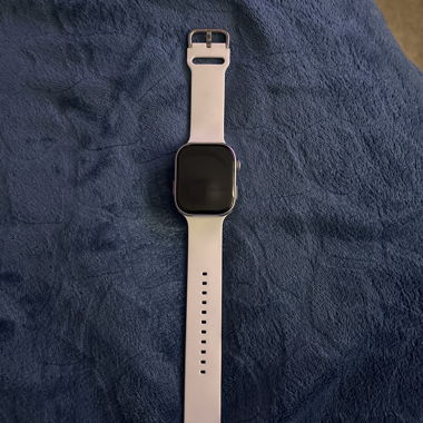 Smartwatch con cinturino bianco
