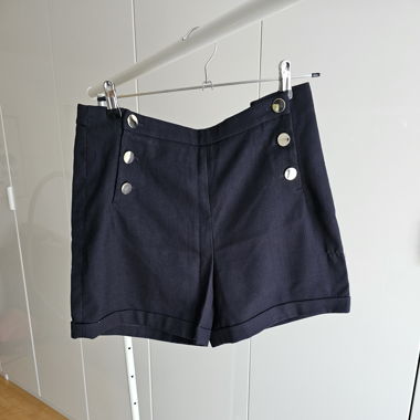 Elegant sailor-style shorts