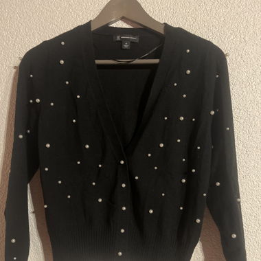 Strickjacke mit Perlen