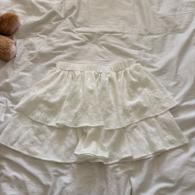 Jupe blanche volantée
