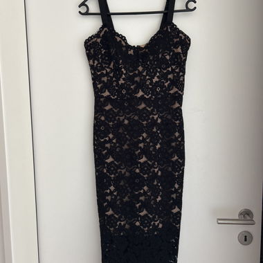 Abito Nero in Pizzo