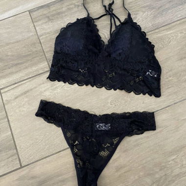 Ensemble de lingerie deux pièces noir taille S (jamais porté)