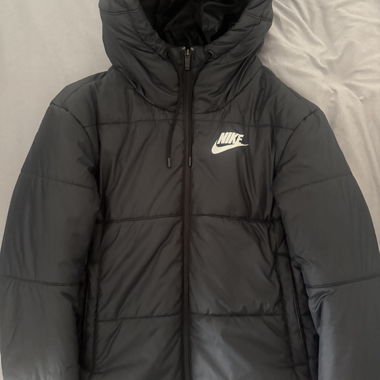 Nike Daunenjacke mit Kapuze
