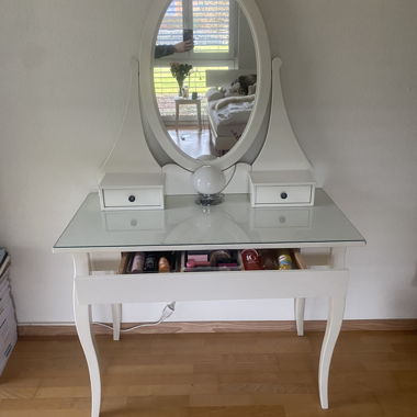 White vanity table with mirror