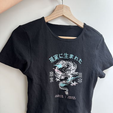 Crop Too mit Drachen-Print