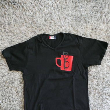 T-shirt noir Clique Tasse