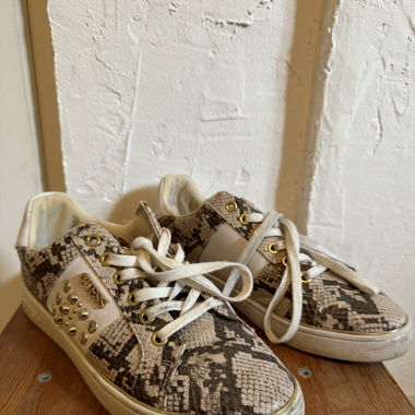 GUESS schuhe
