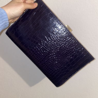 Purple rigid clutch with gold frame