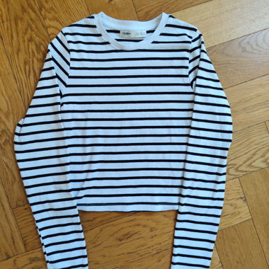 Top corto a righe bianco e nero