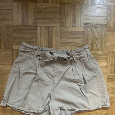 Short beige fluide 