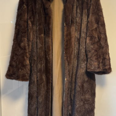 Brauner Nerzmantel Grösse 40/42
