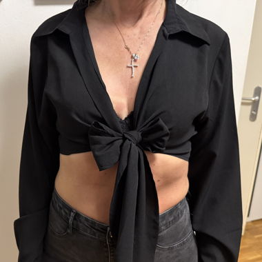 Chemisier court noir noué devant, taille 38