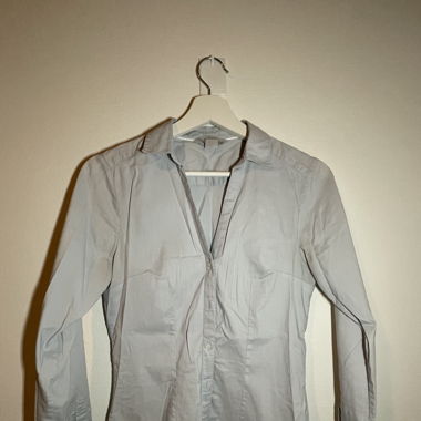 Langärmlige, hellblaue Business-Bluse