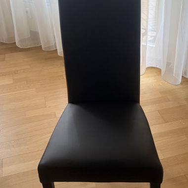 Sedia imbottita nera