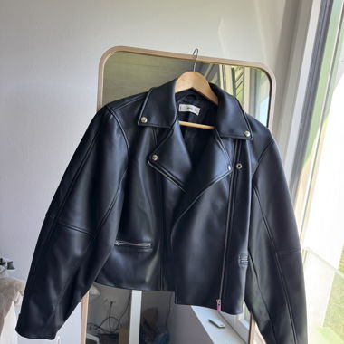 Giacca biker in finto pelle nera MNG