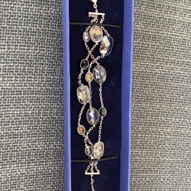 À vendre un joli bracelet Swarovski 