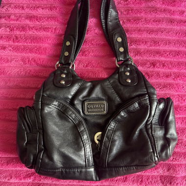 Schwarze Schultertasche