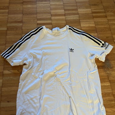 Weisses Adidas Tshirt