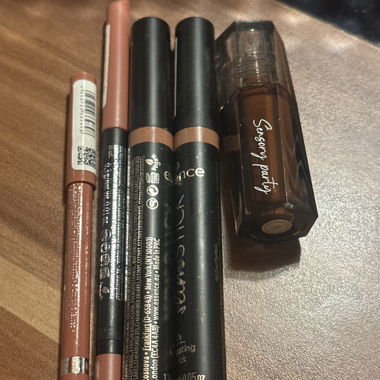 Rouge lip pencil