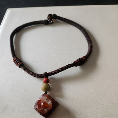 NECKLACE WITH FLOWER STONE