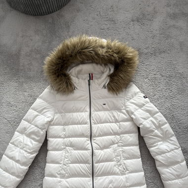 Weisse Jacke