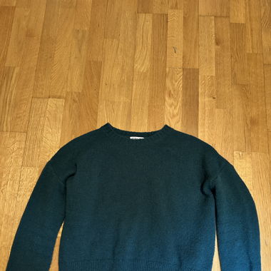 Dunkelgrüner Pullover
