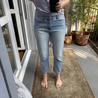 Wood Wood Jeans in hellem Jeansblau und Barrel Fit