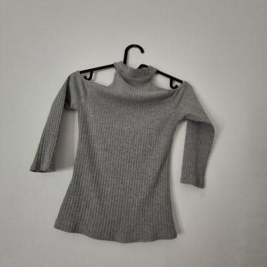 Top grigio a coste spalle scoperte XS