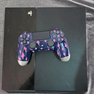 Console PlayStation 4 con controller