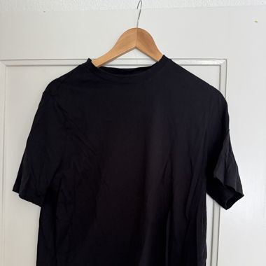 Black basic t-shirt