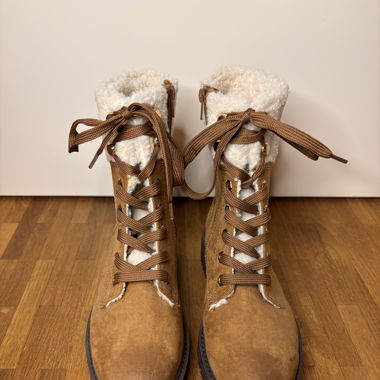 GEFÜTTERTE STIEFEL / 39
