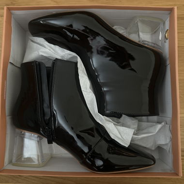 Escarpins en latex à talons hauts
