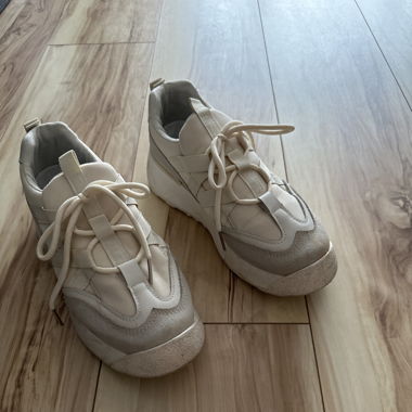 Sneaker