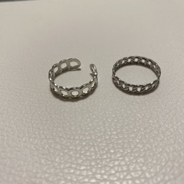 Silberfarbener offener Ring