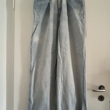 Wide-Leg Light Blue Jeans