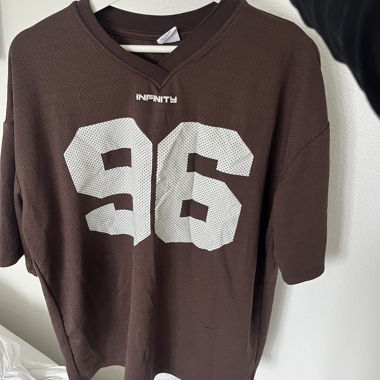 jersey t-shirt
