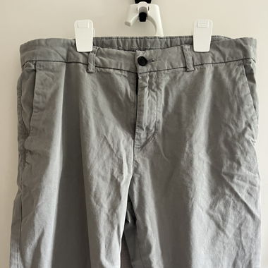 Graue Chinos