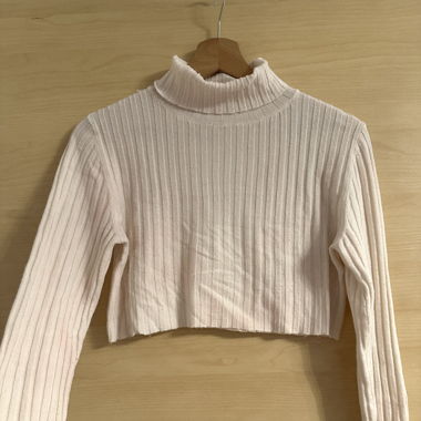 White crop top long sleeve 