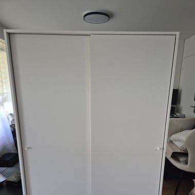 IKEA, Kleiderschrank mit Schiebetüren