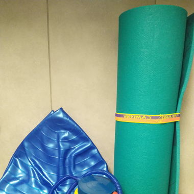 Gymnastikball & Yogamatte /Isoliermatte +Luftpumpe