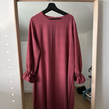 Bescheidenes Sommerkleid