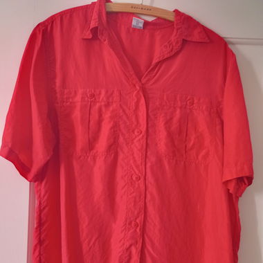 Rote Seidenbluse
