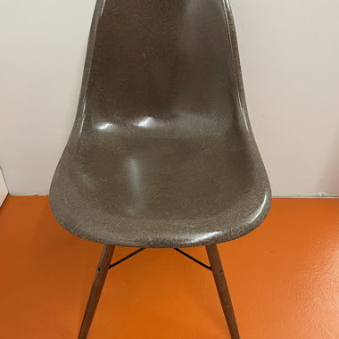 Eames Side Chair in seal brown